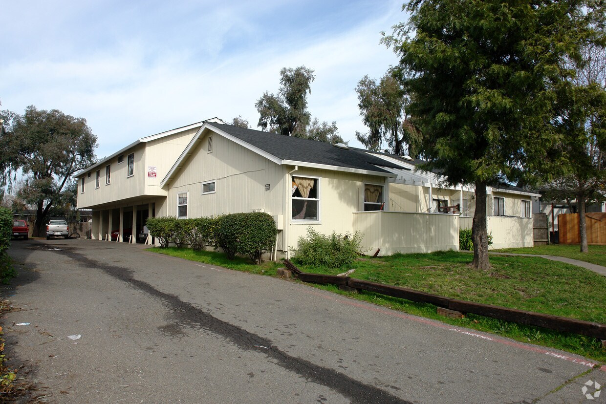 Primary Photo - 2341 Kenton Ct