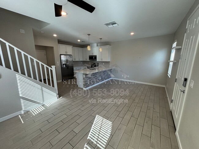 Building Photo - 155 N Lakeview Blvd