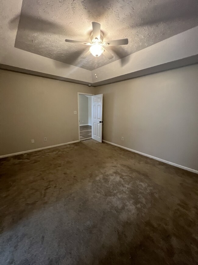 Building Photo - 5617 Shady Pine Ct