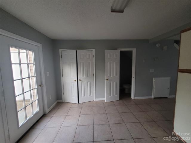 Foto del edificio - 405 E Jefferson St