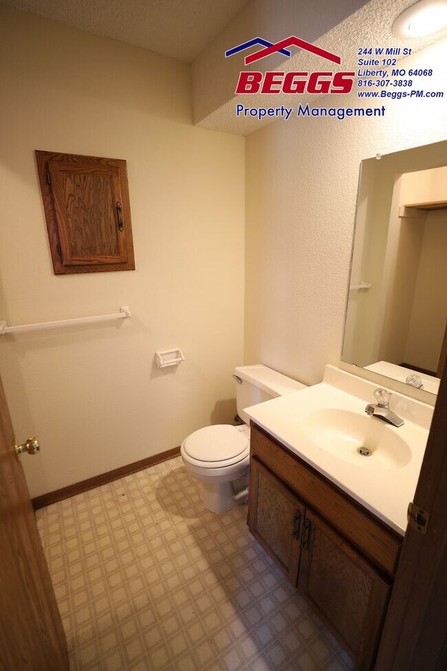 Foto del edificio - 213 Dains 3BR/ 2.5BA Duplex Liberty