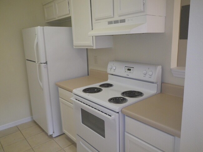 Building Photo - 1610 Green Briar Pkwy