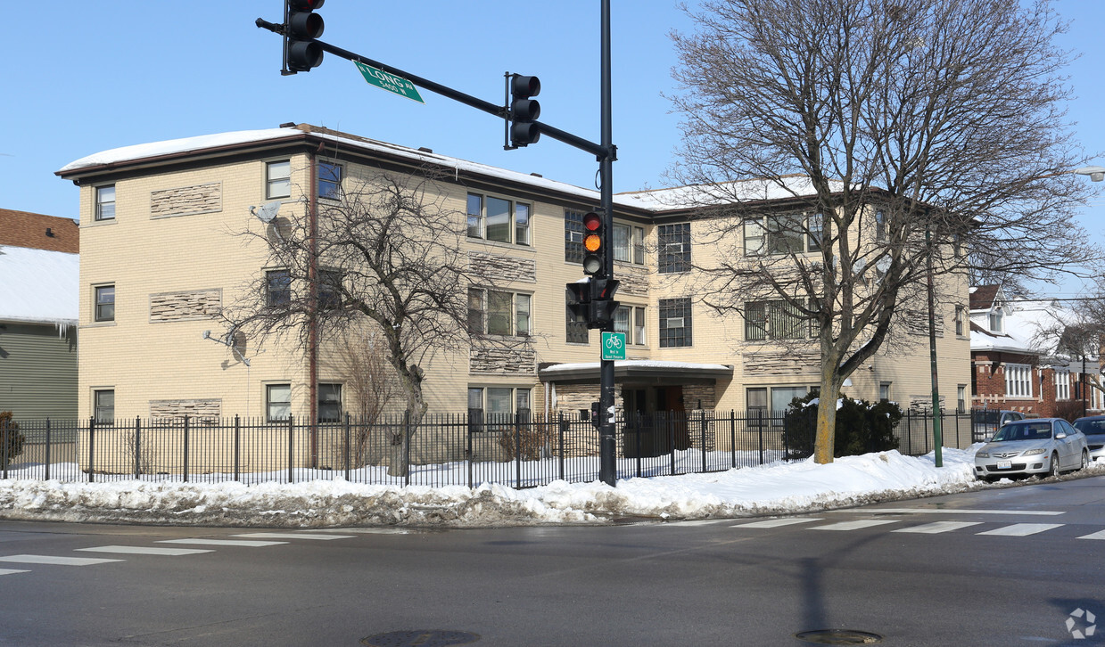Building Photo - 5400 W Addison St