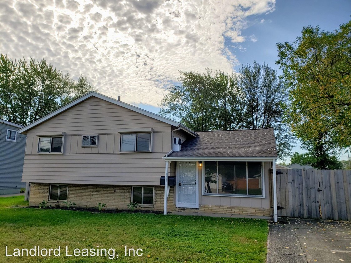 Primary Photo - 4 br, 1.5 bath House - 805 Rosewood Drive