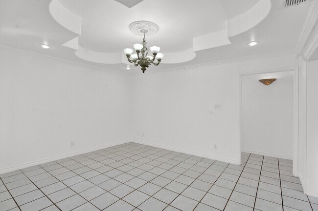 Foto del edificio - 3 Bed 3 Bath Home in the Laredo's Northside Primavera Subdivision! Available Now!