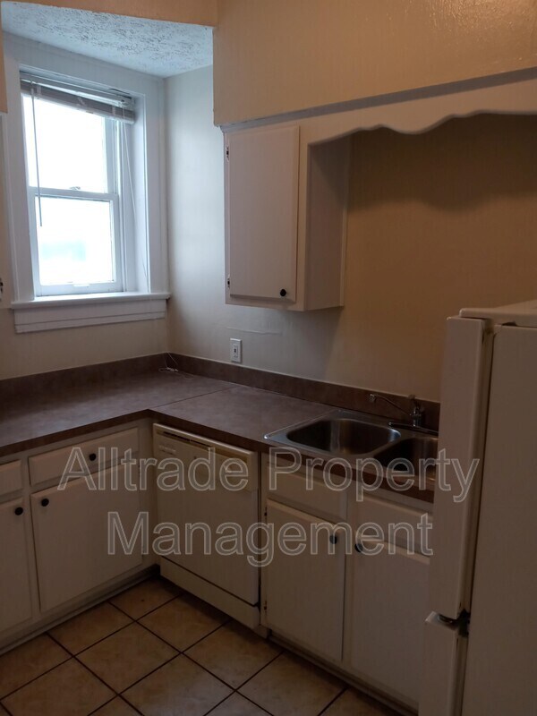Foto del edificio - 409 W Gaulbert Ave