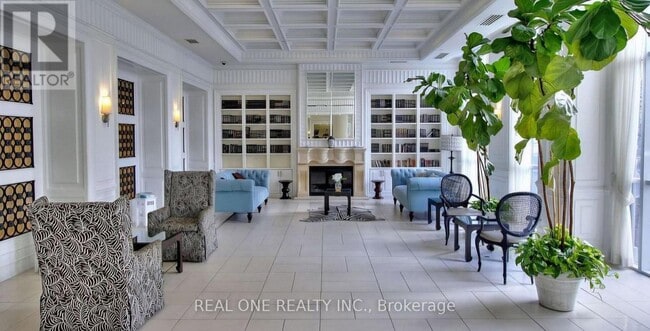 Building Photo - 15 Greenview Ave