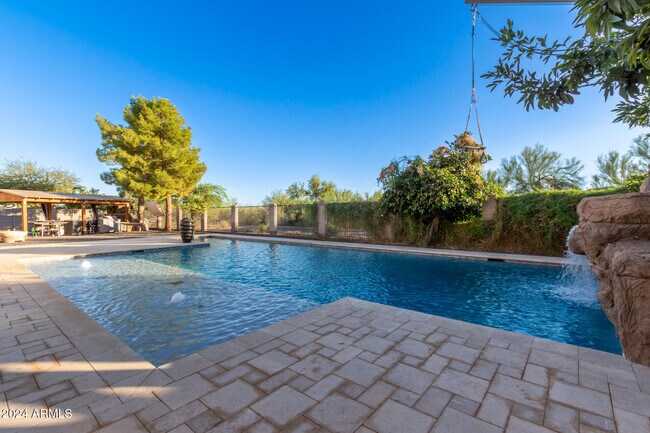 Building Photo - 20475 E Palomino Dr