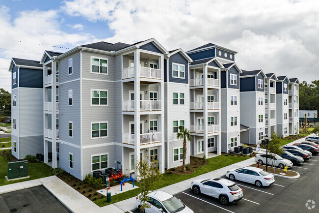 Building Photo - The Waverly at Winter Haven