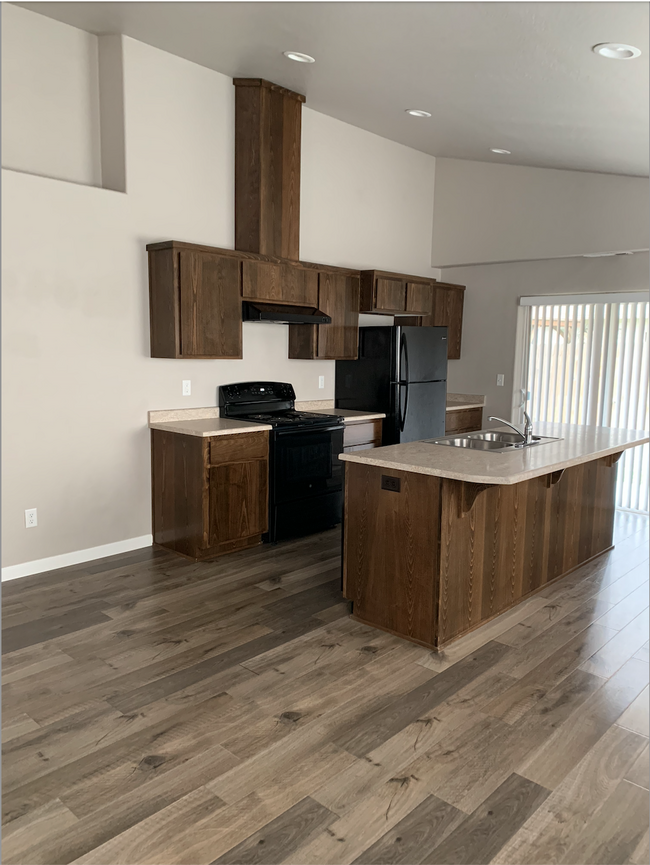Kitchen 1 - 1673 Grand Ave