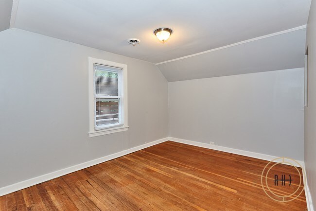 Foto del edificio - 2144 N Bell Ave