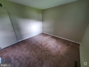 Building Photo - 570 Guldin Rd