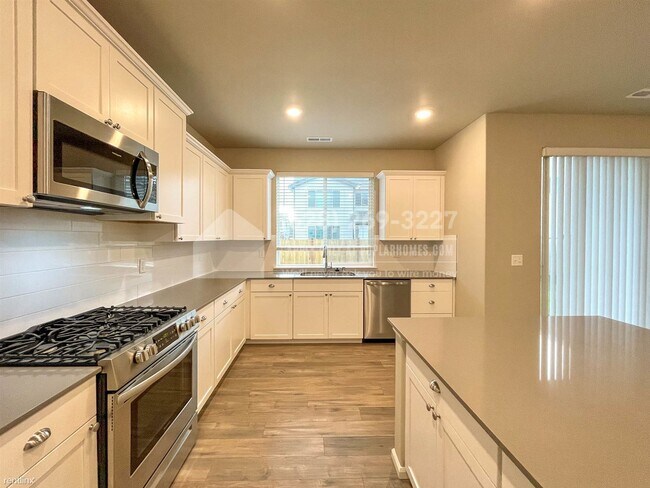 Foto del edificio - 4 br, 2.5 bath House - 3124 14th Ave Ct NW -