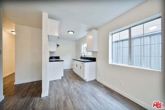 Foto del edificio - 7510 Avalon Blvd
