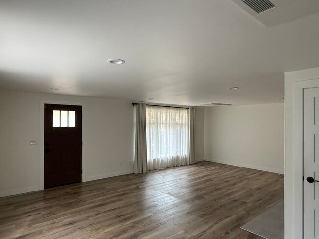 Building Photo - 1209 NE 135th St