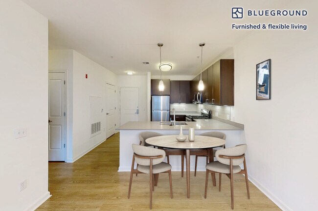 Foto del edificio - 333 Great River Rd