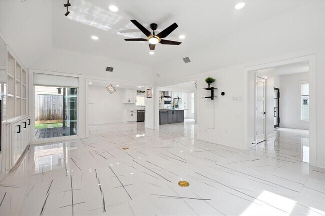 Building Photo - 2308 Addison Rd