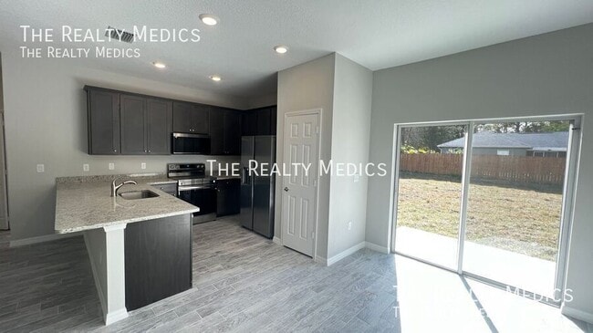 Foto del edificio - 1138 Kareena St NW