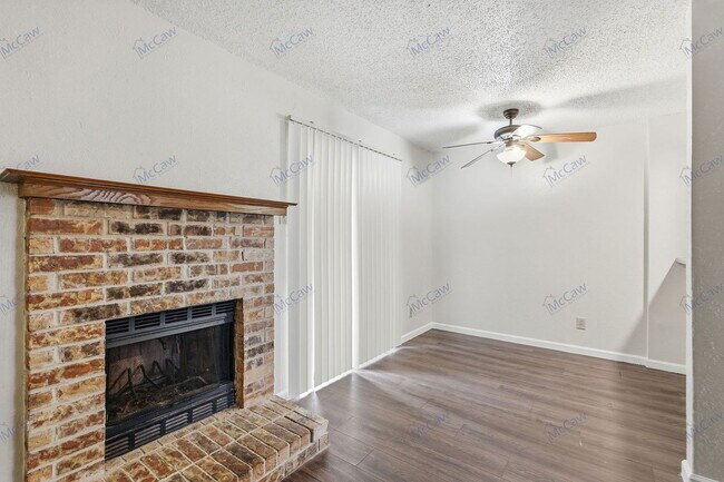 Foto del edificio - 9520 Royal Ln