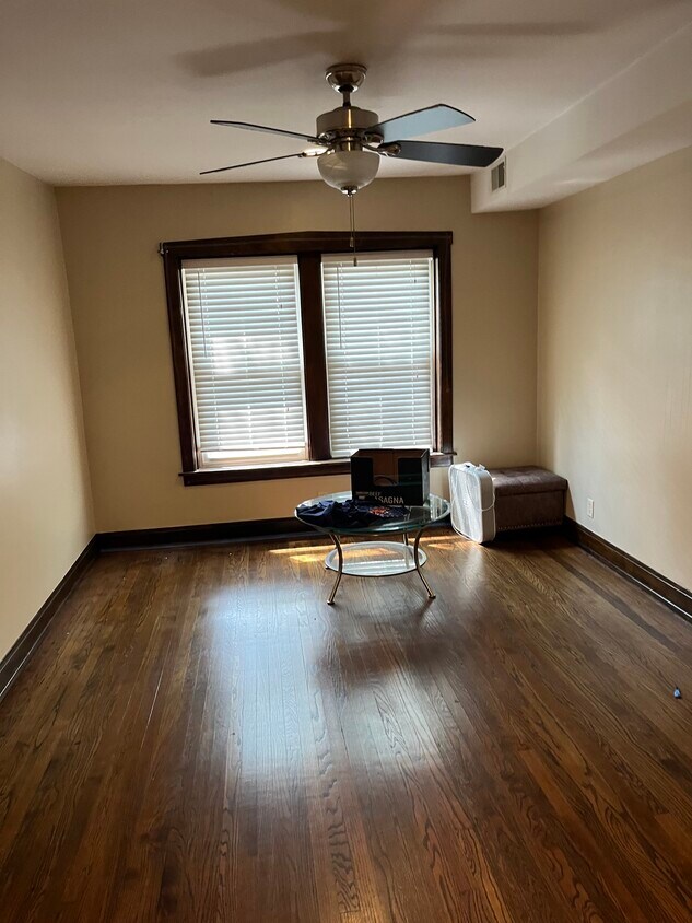 Primary Photo - 114 Chicago Ave