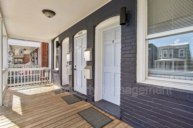 Building Photo - 606 N 32nd St