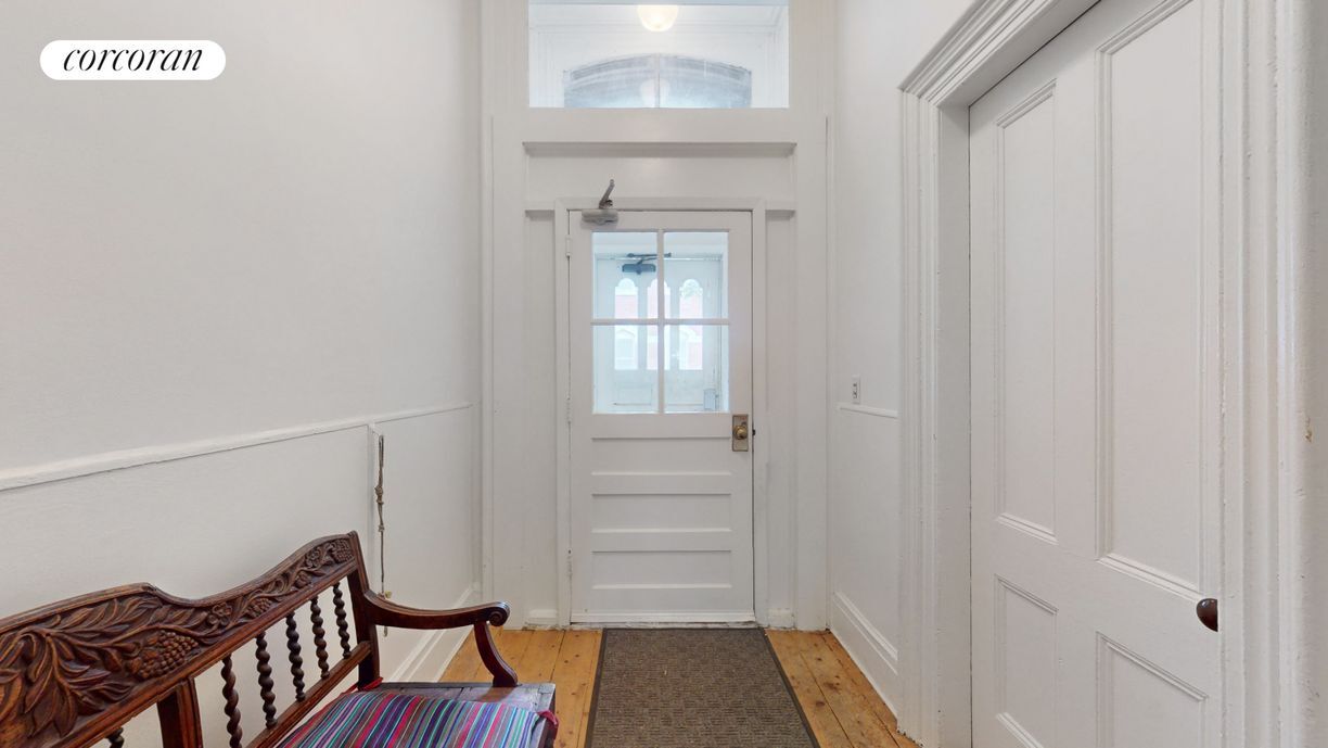 Primary Photo - 738 Leonard St