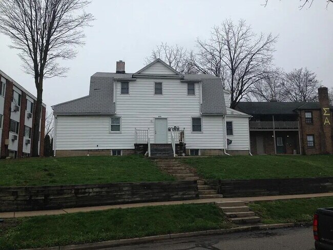Foto del edificio - 340 Oakhill Ave