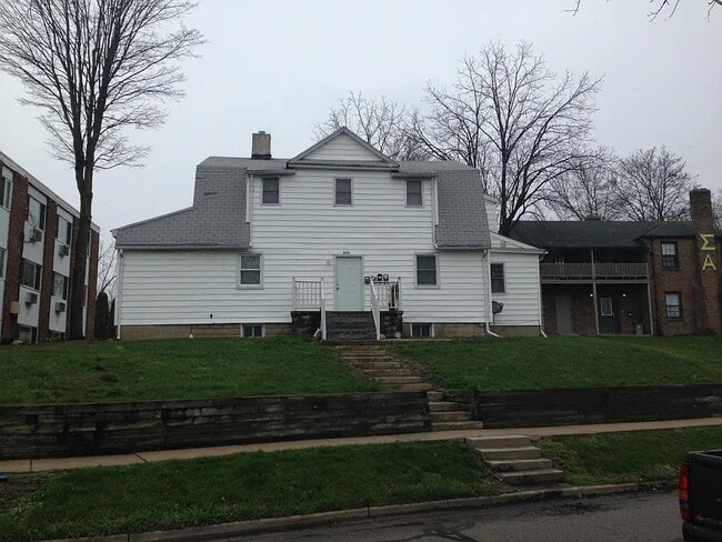 Photo - "Cozy 1-Bedroom Retreat at 340 Oakhill Avenue, East Lansing – Perfect Location with Full Bath Comfor Apartment