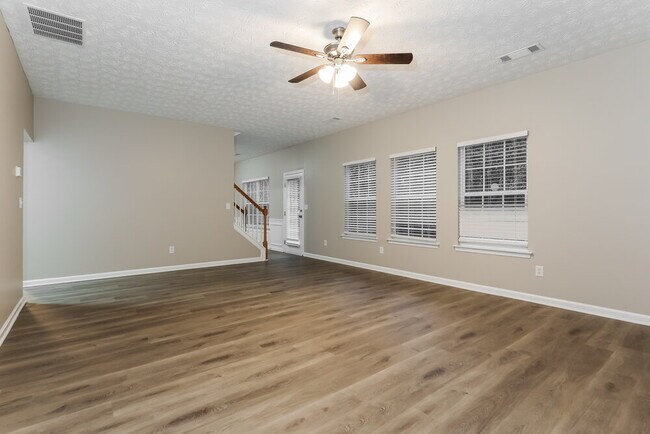 Building Photo - 204 Sandstone Dr