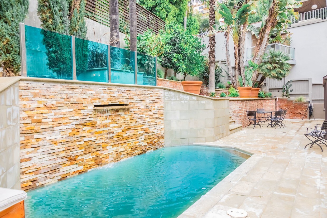 8721 Sunset Plaza Terrace, Los Angeles, CA 90069 House for Rent in