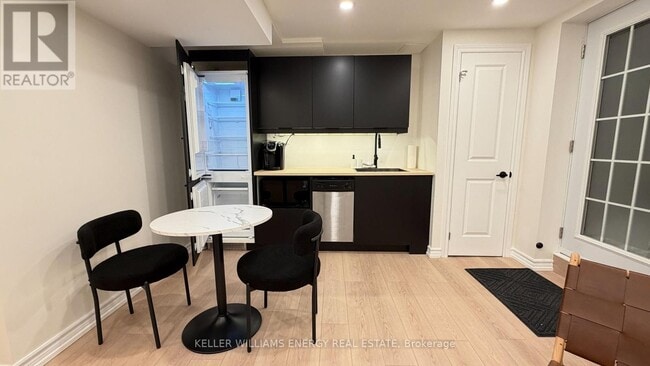 Building Photo - 1371 Linstead St