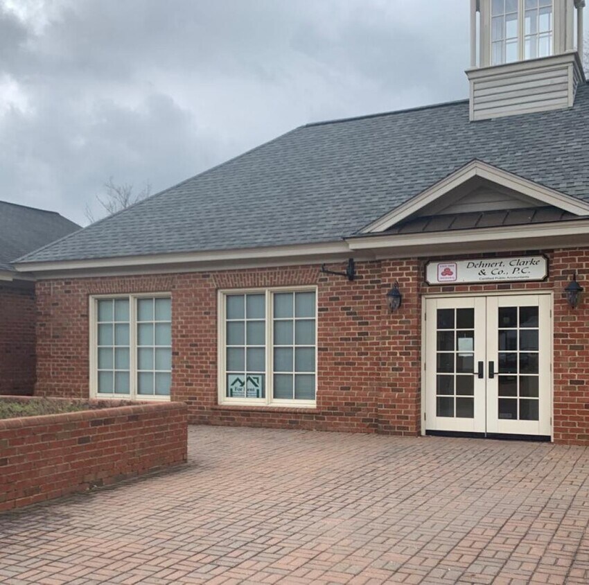 Foto principal - 10964 Buckley Hall Rd