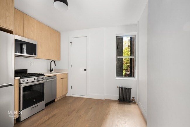 Building Photo - 267 West 15th Street