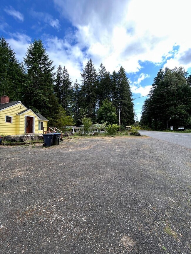 Foto del edificio - Charming 2BR House in Shelton