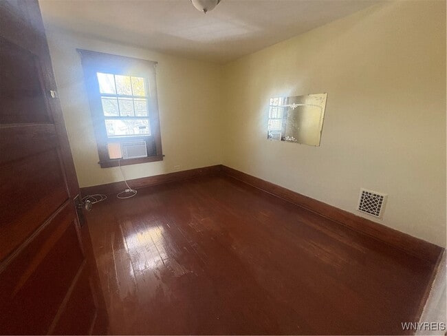 Building Photo - 2239 Willow Ave