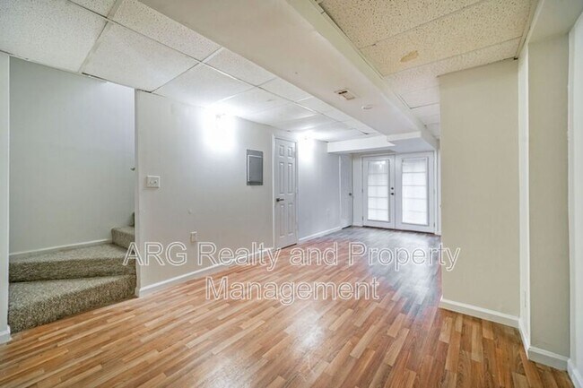 Foto del edificio - 7042 Oakhill Cir