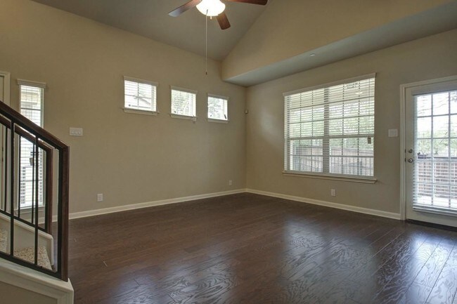 Foto del edificio - 3101 Davis Ln