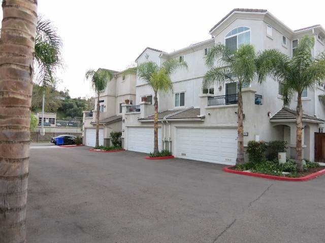 Foto del edificio - The Urban Village Townhomes