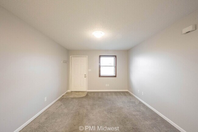 Foto del edificio - "Charming 2-Bed Retreat in Shelbyville – Cozy 864 Sq Ft Haven!"