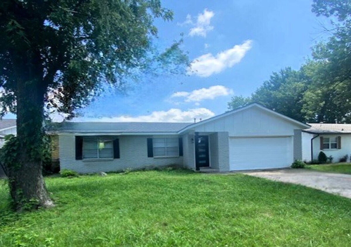 Foto principal - Remodeled 3 Bedroom - Union Schools! Self-...