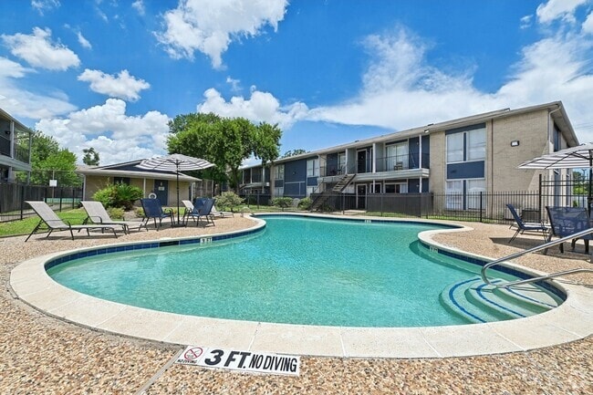 Building Photo - Pine Creek Apartments