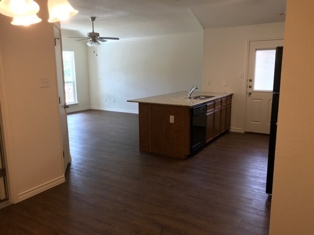 Building Photo - 403 Olaf Dr