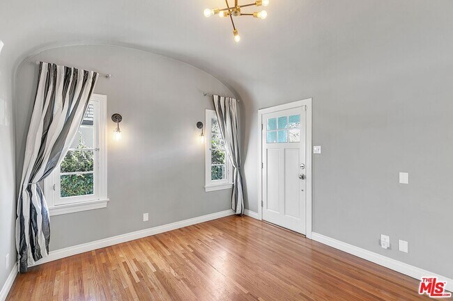 Building Photo - 2630 S Bedford St