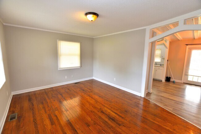 Foto del edificio - 1533 Beverly Rd