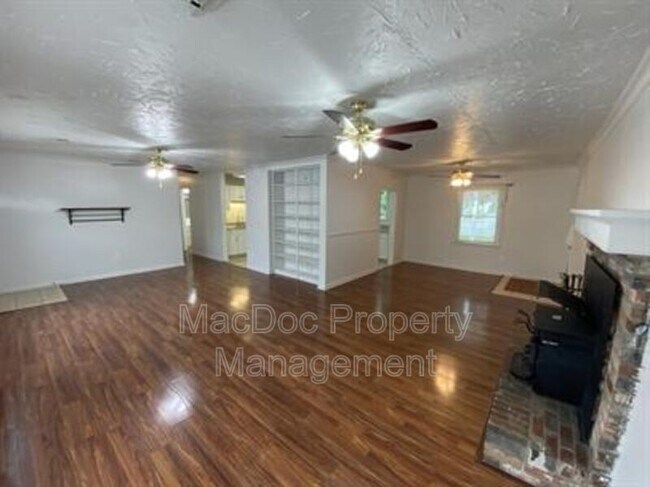 Foto del edificio - 11206 Old Leavells Rd