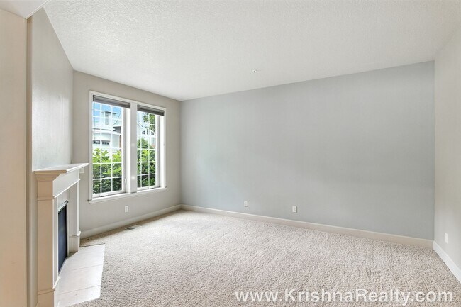 Building Photo - Gorgeous 6 BD* 3 BA* Single Family Home Located In Charming Arbor Meadows In Portland! **Minutes ...