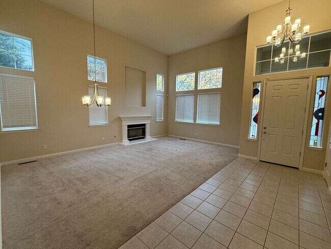 Foto del edificio - Spacious 4 Bedroom Home for Rent in Desirable Fountain Grove