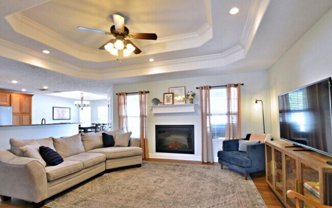 Building Photo - Stunning 4 Bed 2 Bath Home