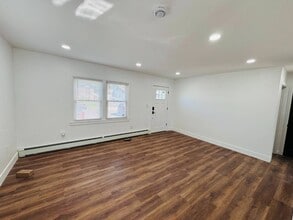 Building Photo - 72 Singworth St