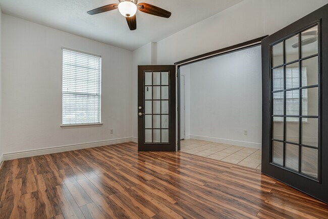 Foto del edificio - 11905 Fieldcrest Run